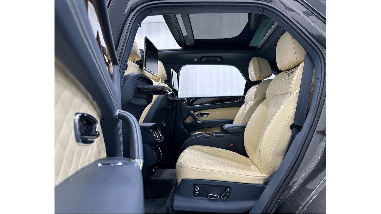 Bentley Bentayga 2017 Bentley Bentayga First Edition W12, Warranty, Full Bentley Service History, Full Options, GCC