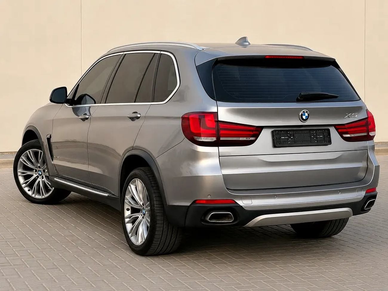 بي أم دبليو X5 1,338 P.M | xDrive35i Exclusive | GCC Specs | 3.0L V6