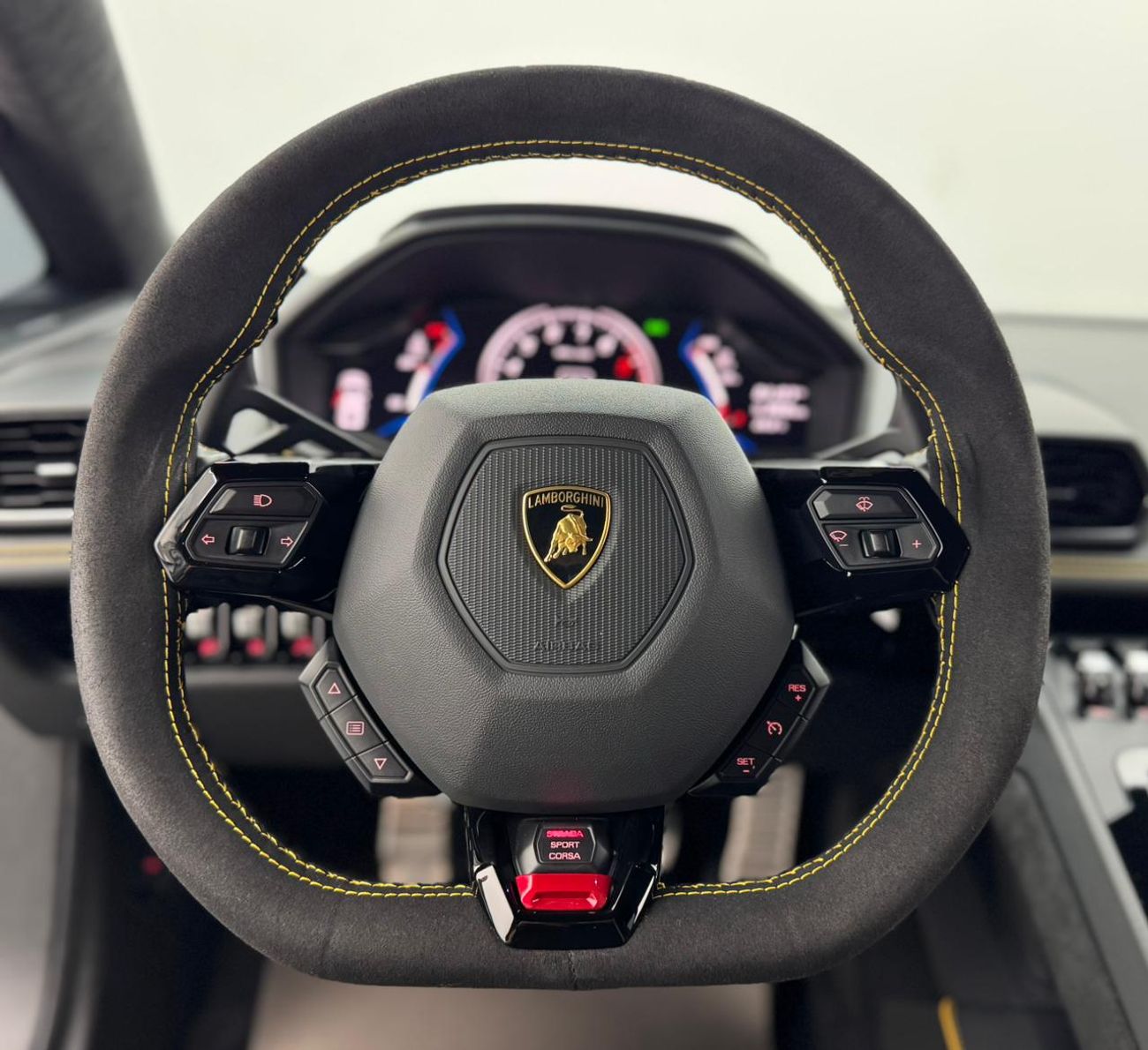 Lamborghini Huracan EVO Coupe RWD 2022 Lamborghini Huracan Evo, Lamborghini Service History, 1 Year Warranty, GCC