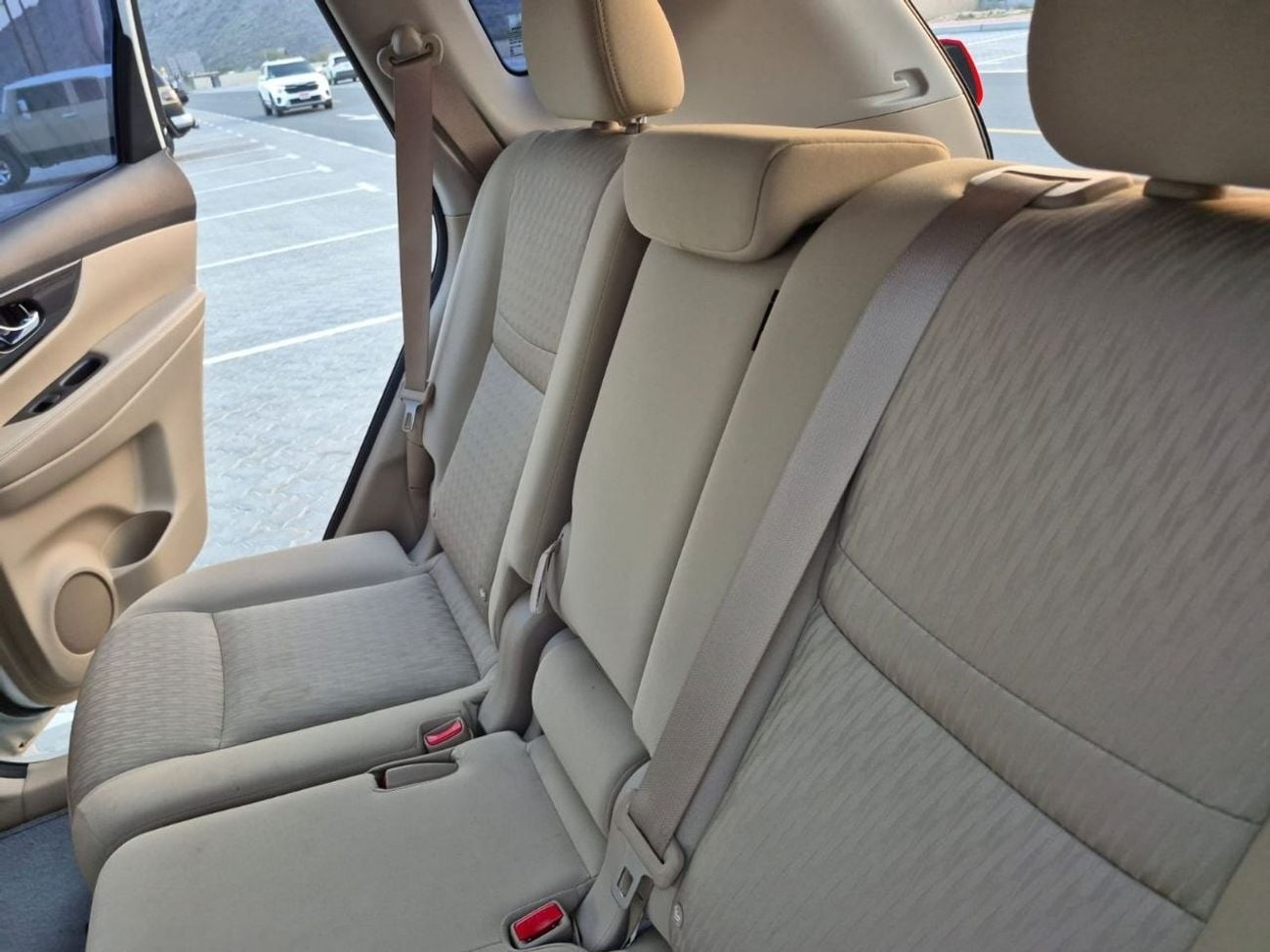 نيسان إكس تريل S 2.5L FWD (5 Seater)