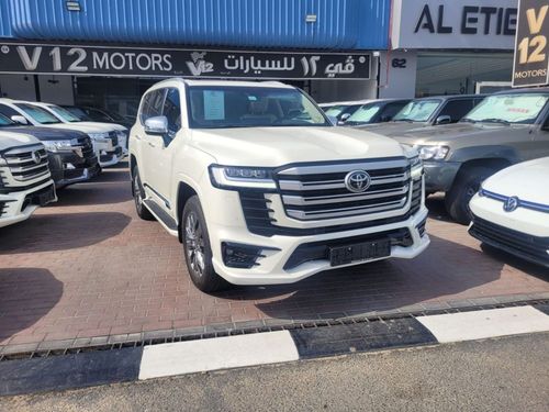 Toyota Land Cruiser VXR 4.0L 4 YEARS WARRANTY FROM ALFUTTAIM 80000KM OR 4YEARS SERVICE CONTRACT ALFUTTAIM