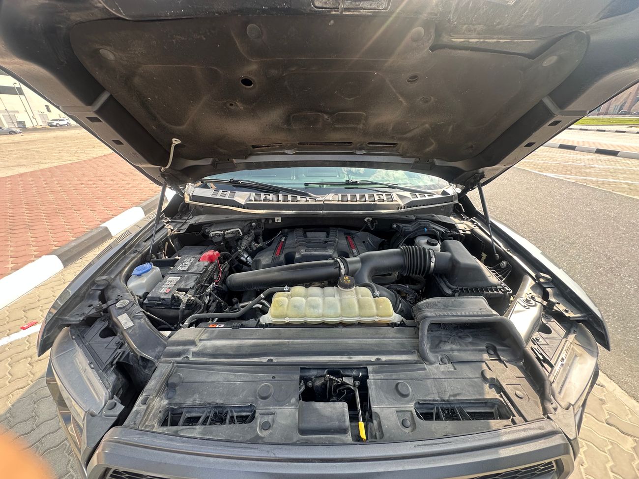 فورد إف-150 رابتور Ford F-150 Raptor (performance trim)	•	Engine: 3.5 L Twin-Turbo High-Output EcoBoost V6	•	Body optio