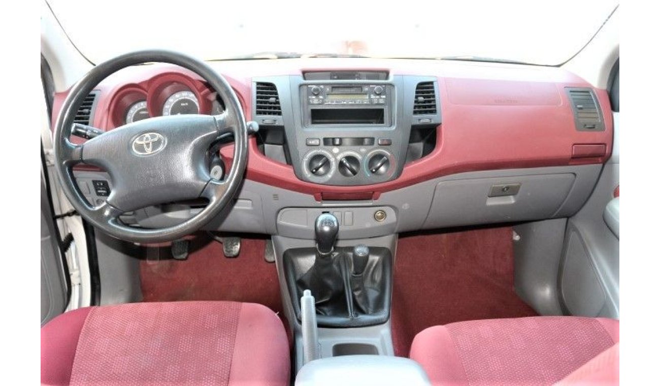Toyota Hilux Hilux  4x4 double cab petrol ,manual gear , automatic window