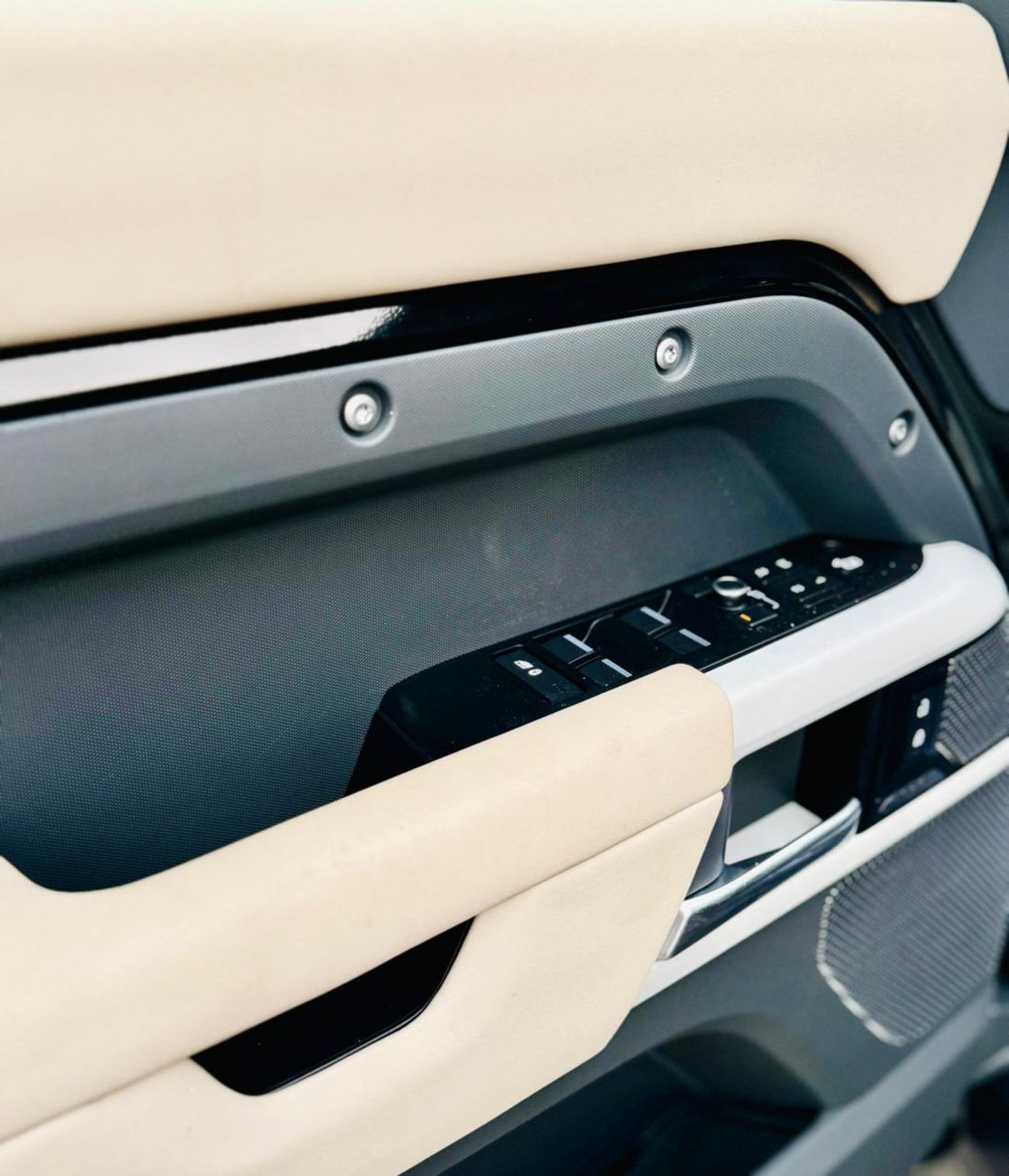 Land Rover Defender 110 X-Dynamic SE P400 3.0L