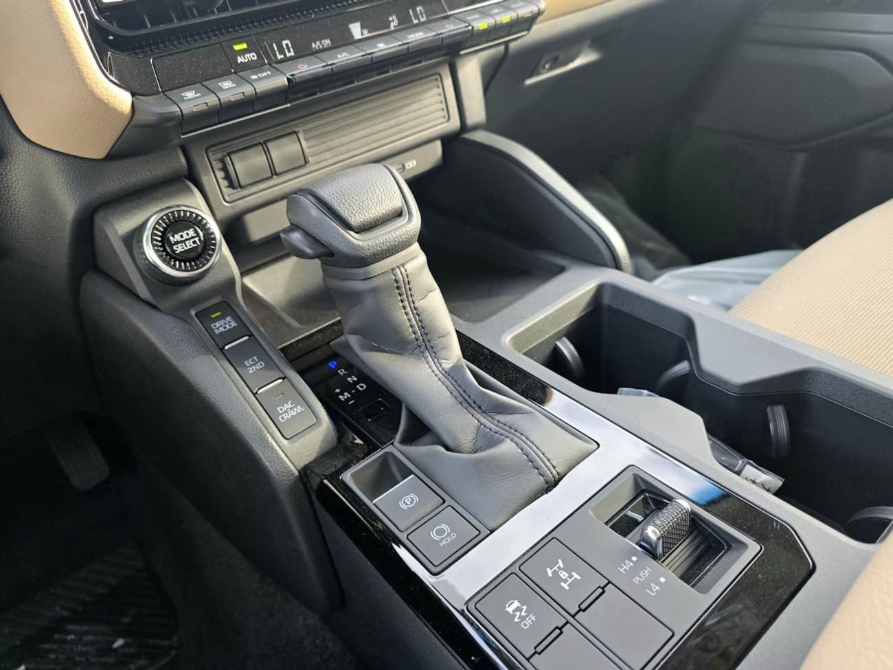 تويوتا برادو Toyota land Cruiser prado  MID 2.4l petrol Turbo A/T SUV 4WD  grey color 2026 model