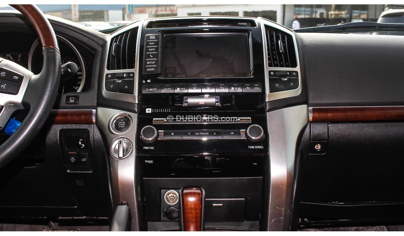 Toyota Land Cruiser VXR V8 5.7L