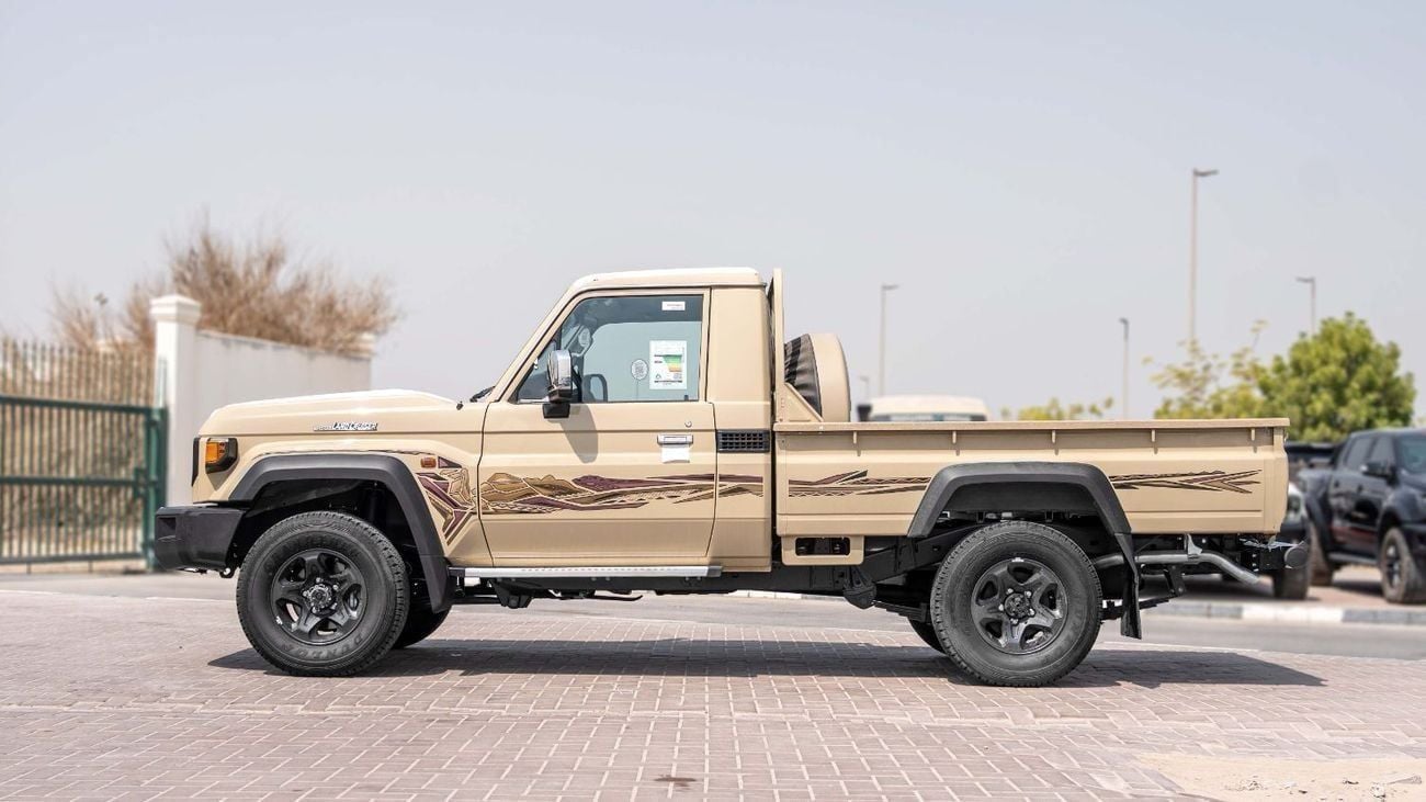 تويوتا لاند كروزر بيك آب 2026 Toyota Land Cruiser LC 79 2.8L MT Diesel (Beige-Brown)