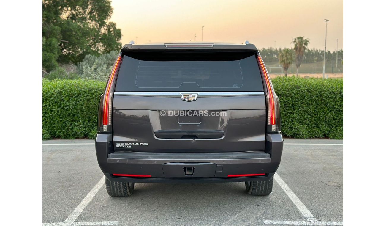 Cadillac Escalade Escalade ESV Platinum 2015 GCC // 2keys // Accident free // Perfect condition