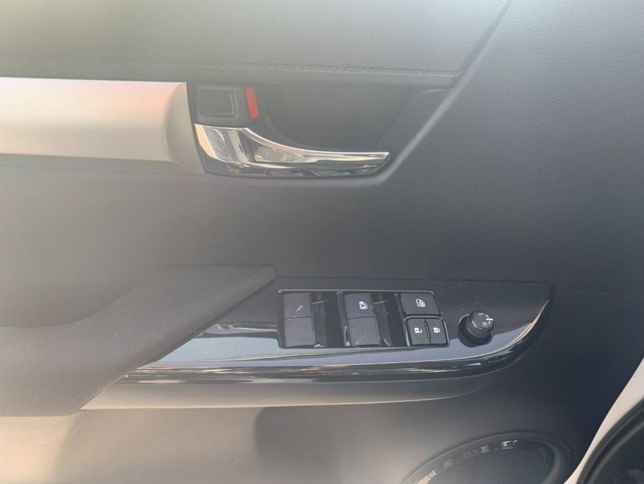 Toyota Hilux HI-LUX DC - SR5 - 4WD M/T V4 2.4L DSL - POWER OPTION - DOUBLE AC - 23MY