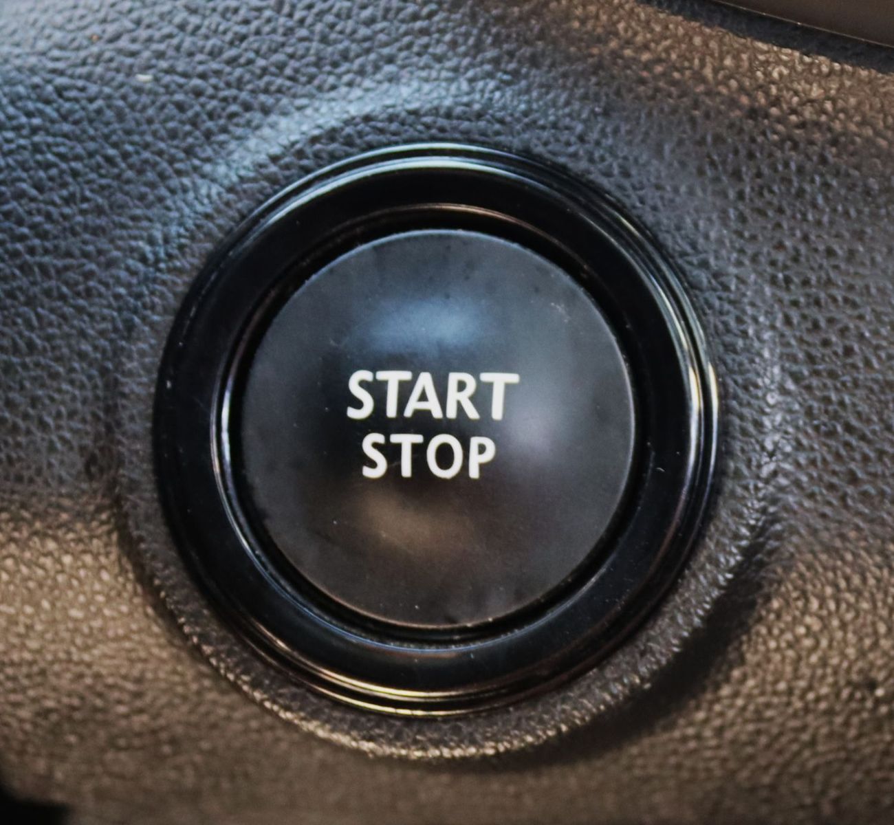 رينو كوليوس رينو كوليوس-2022- خليجى- فل أوبشن - بمحرك 2.5 -4WD - ممش قليل -بحاله ممتازه