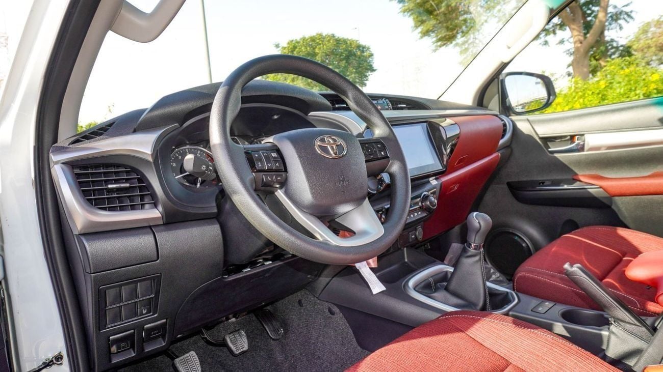 تويوتا هيلوكس SR5 ECTAGR005 – 2026 Toyota Hilux Double Cab 2.7L Petrol Manual 4wd – White w Red