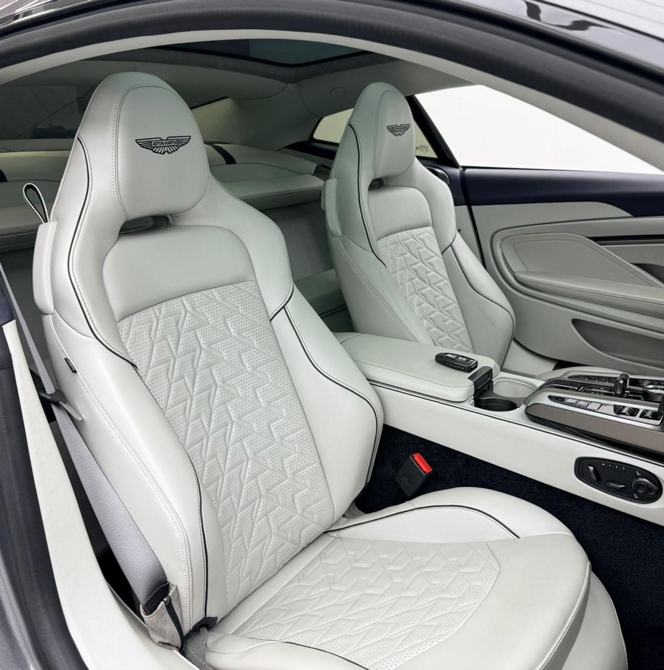 Aston Martin Vanquish STD 2025 Aston Martin Vanquish V12, 3 Years AM Warranty, 5 Years AM Service Pack, Low Km, GCC