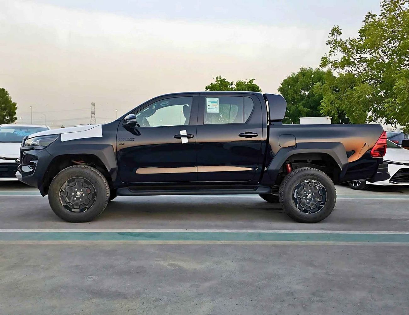 تويوتا هيلوكس GR SPORT/4.0L PETROL V6 4WD/RADAR, 360*CAMERA, DRIVER POWER SEAT/ (CODE # H4GR)