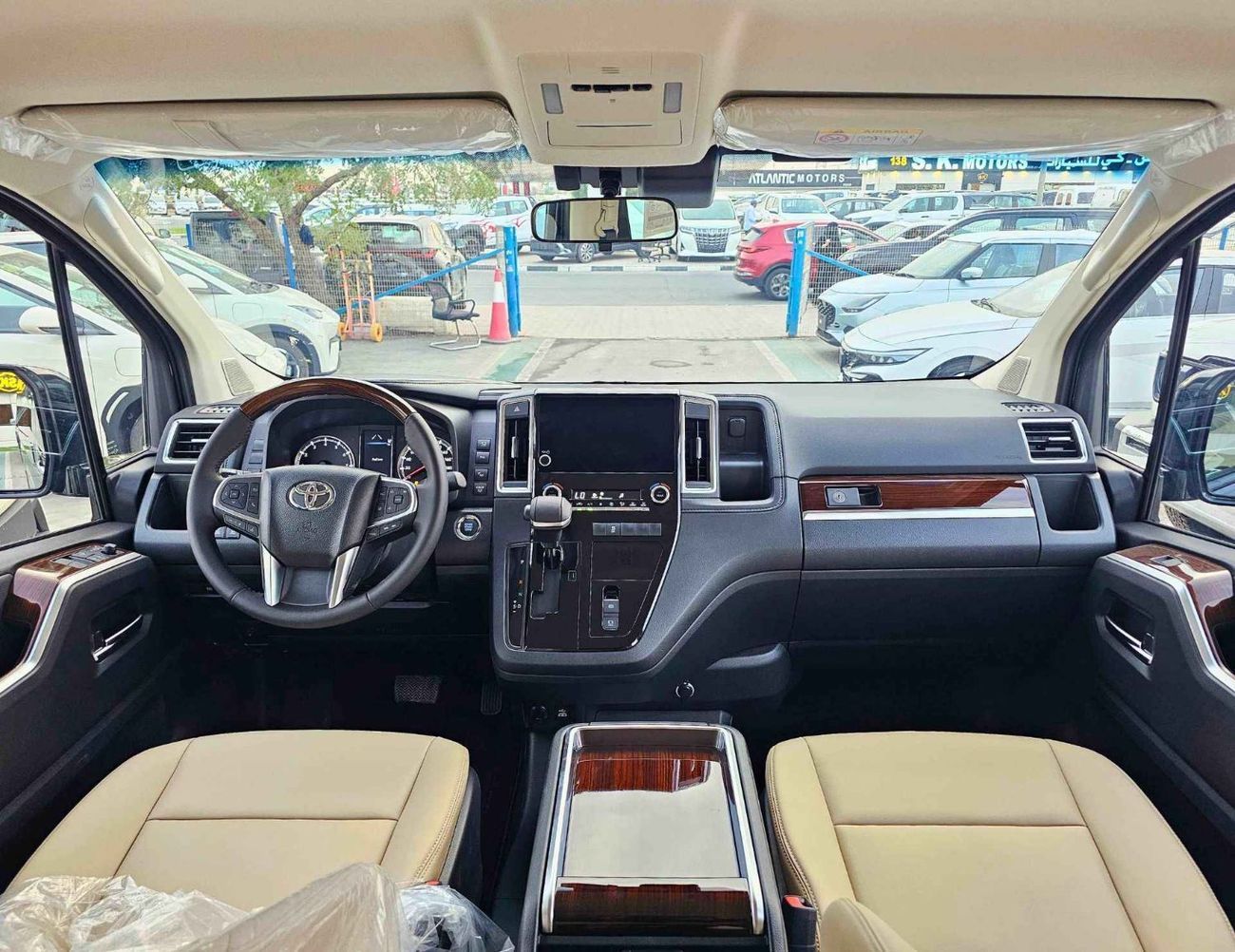 Toyota Granvia PREMIUM LUXURY / 3.5L V6 PETROL A/T / RADAR / 360*CAMERAS / VIP SEATS (CODE # GNPPR)