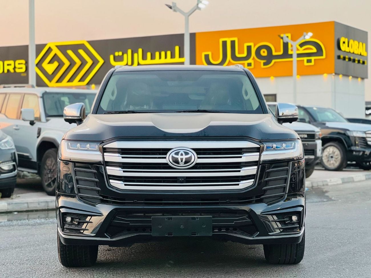 تويوتا لاند كروزر GXR 2022MODEL 4.0L v6 petrol Engine Colour Black push start Transmission Automatic Interior.Begie leathe