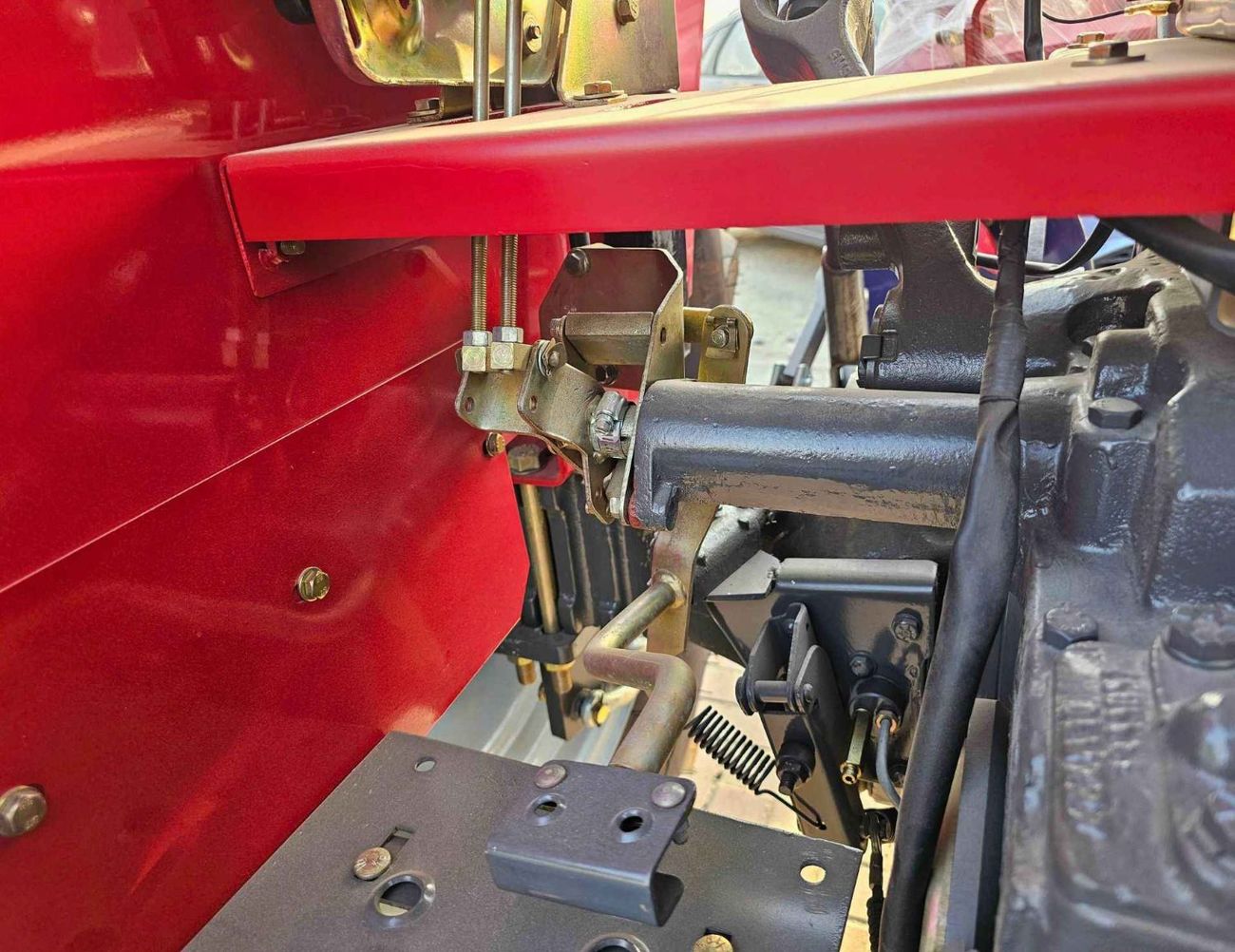 ماسي فيرجوسون 385 TRACTOR / DIESEL / M/T / 4WD / DISC PLOUGH & WITH HARROW (CODE # 69072)