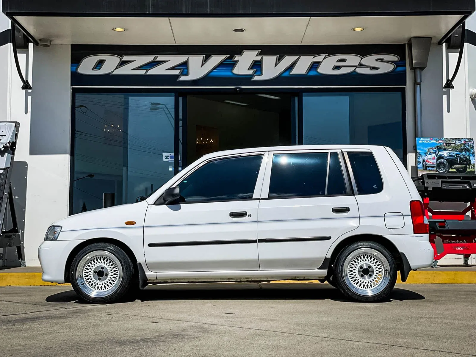 Mazda 121 exterior - Side Profile
