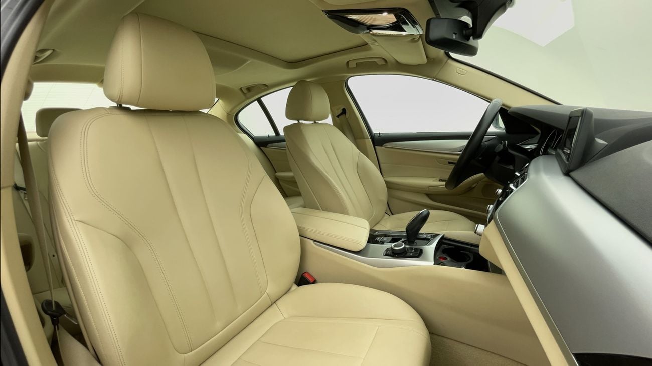 BMW 520i EXCLUSIVE 2 | Zero Down Payment | Home Test Drive