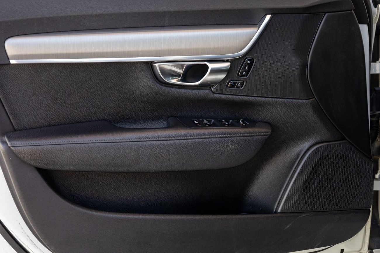 Volvo S90 Momentum 2.0L