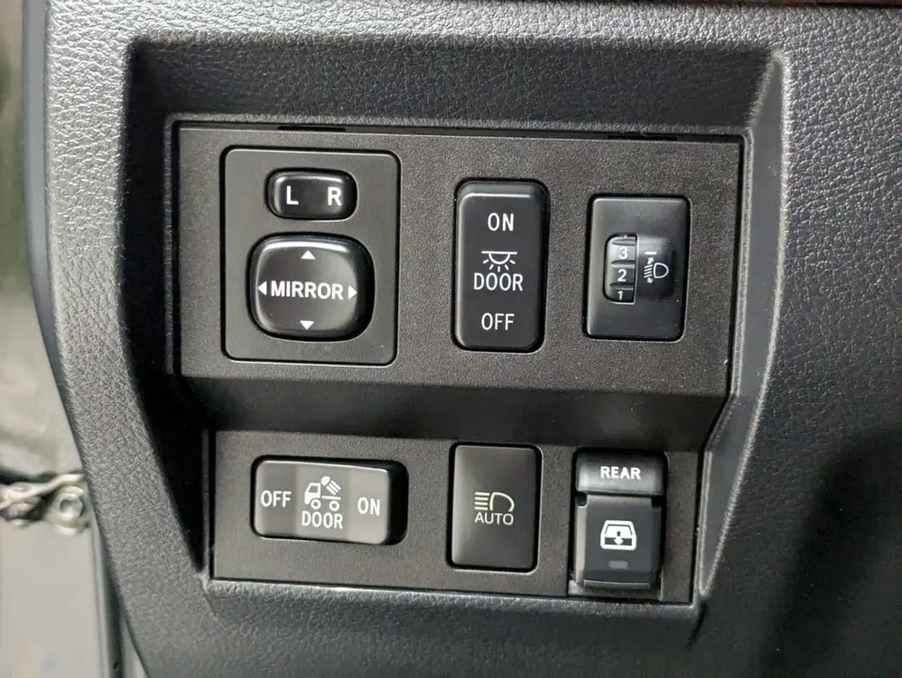 Toyota Tundra CrewMax Limited | 5.7L i-Force V8 | Full Size Luxury Pickup