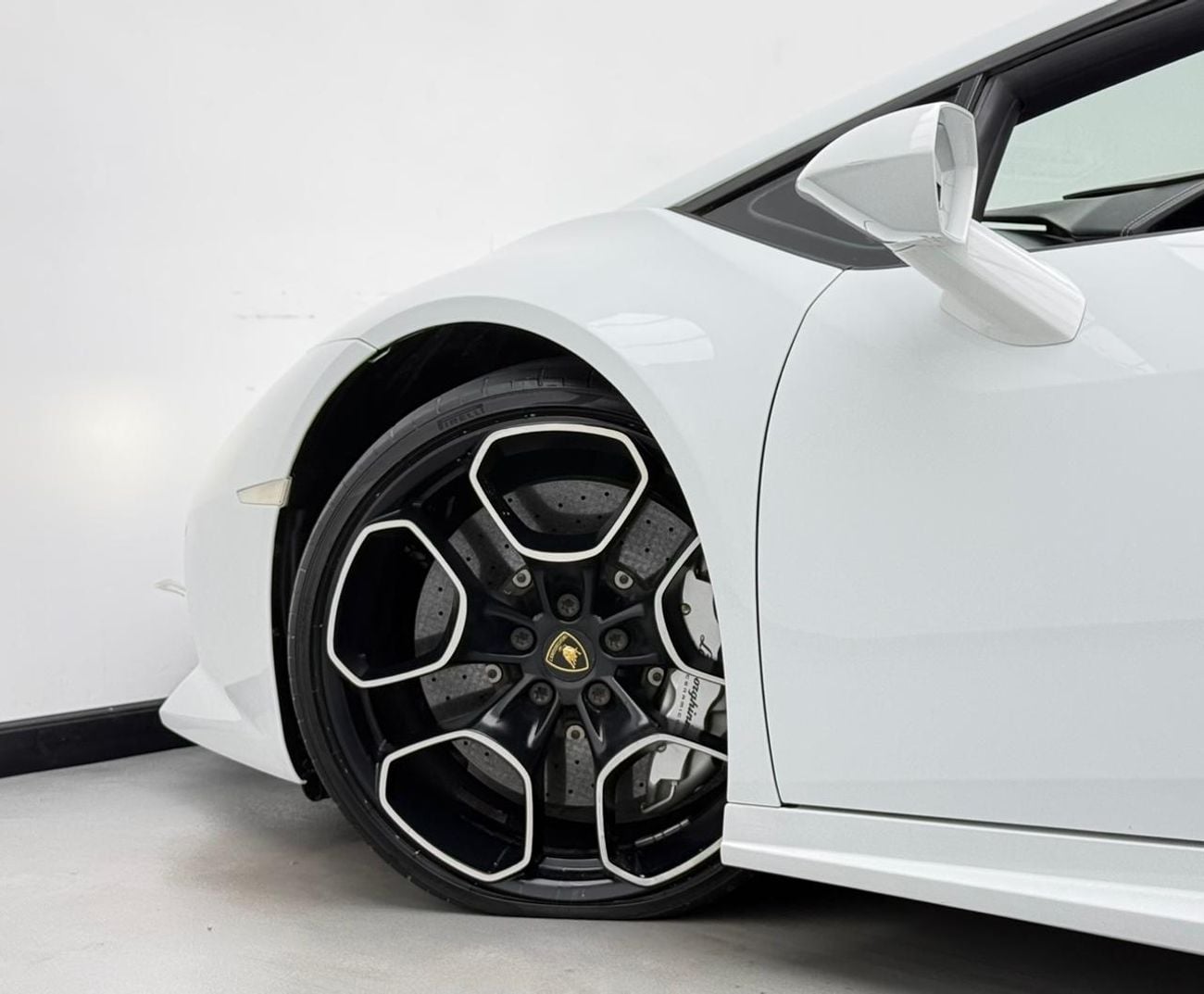 Lamborghini Huracan 2017 Lamborghini Huracan LP610-4 Spyder ,Full Service History ,GCC