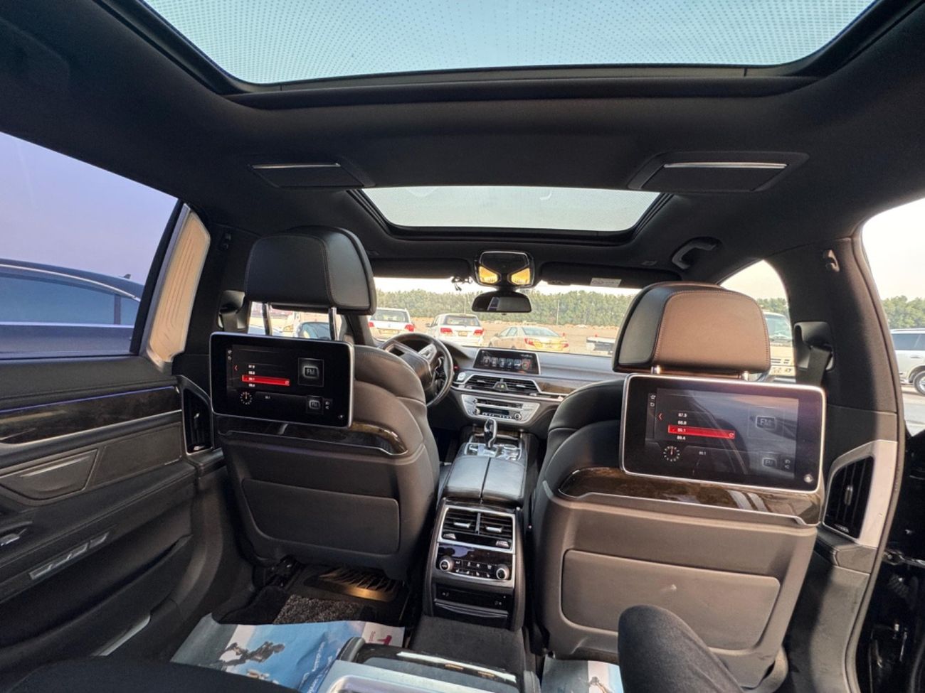 بي أم دبليو 750Li Luxury M Sport Package 4.4L