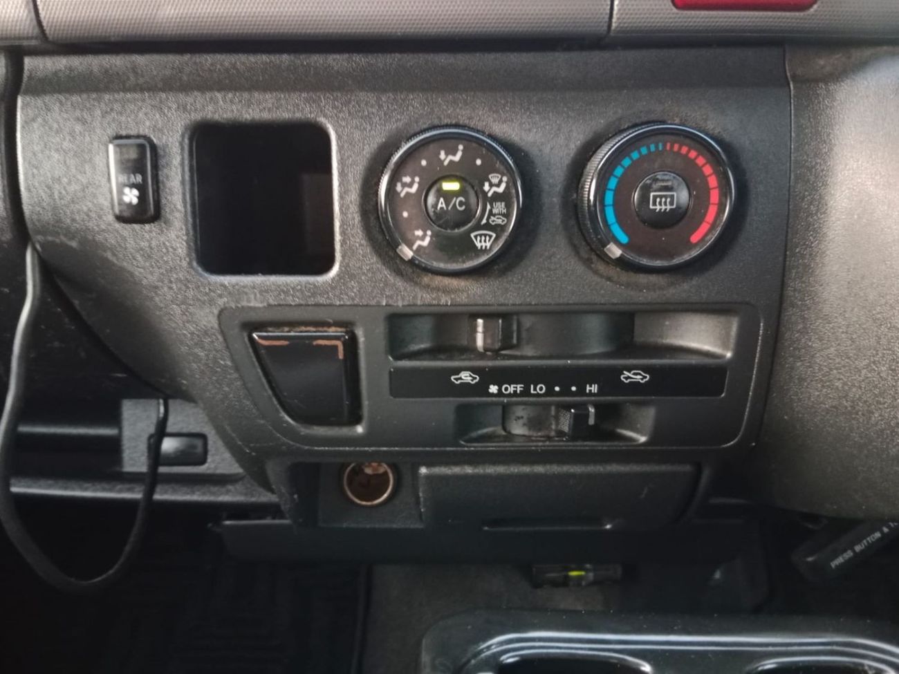 Toyota Hiace TOYOTA HIACE VAN RIGHT HAND DRIVE (PM1616)
