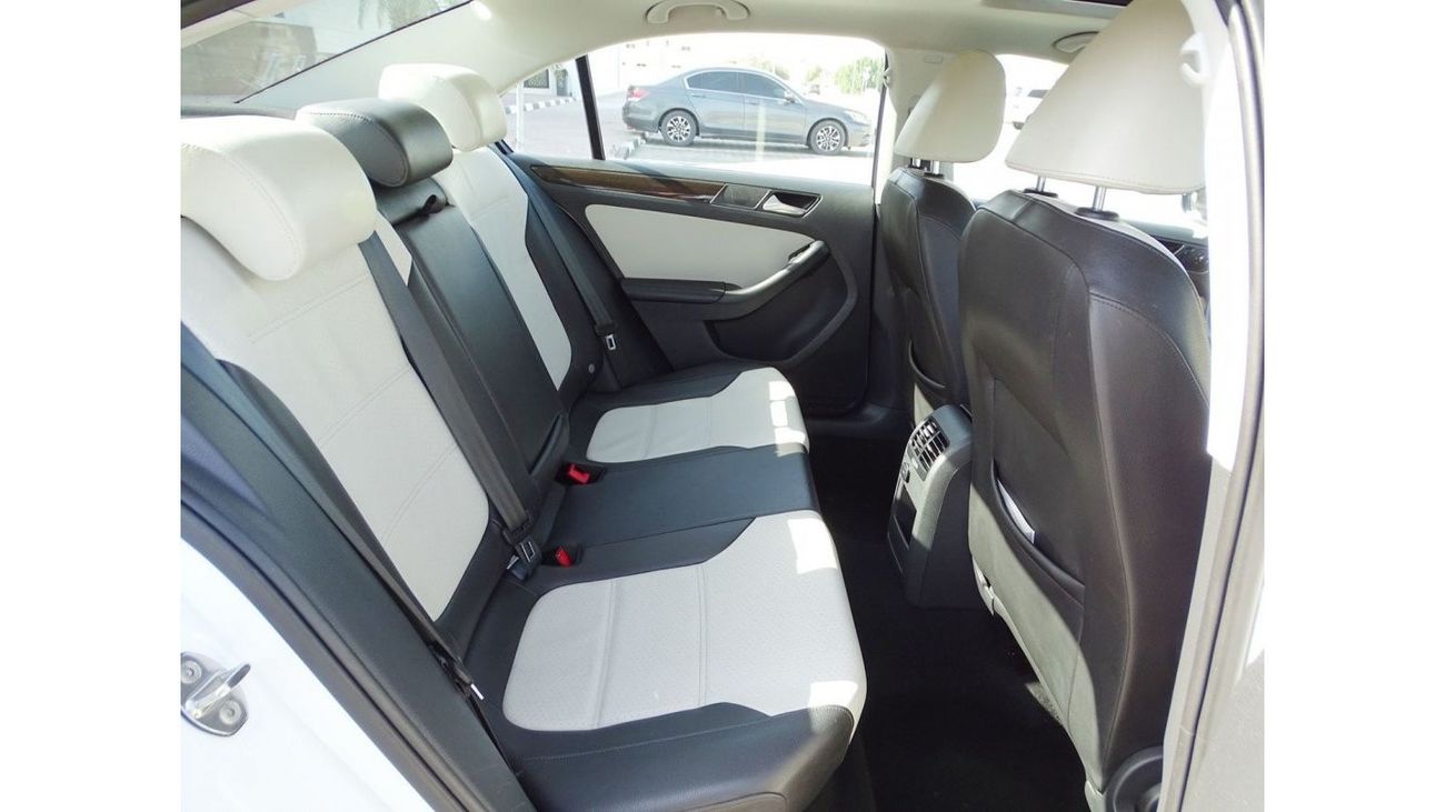 Volkswagen Jetta Volkswagen Jetta V5 2.5L 2016 Model GCC Specs With Full Service History From Dealer In Perfect Condi