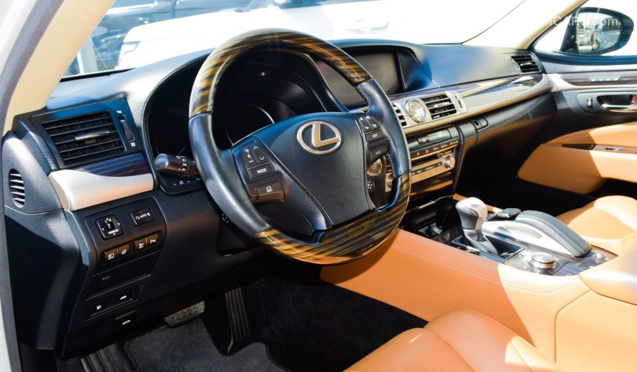 Lexus LS460 AWD