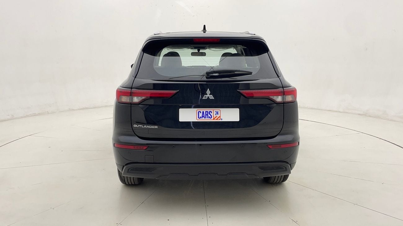 ميتسوبيشي آوتلاندر MIDLINE WITH SUNROOF 2.5 | بدون دفعة مقدمة | اختبار القيادة في المنزل