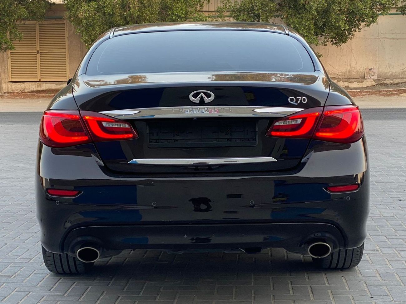 Infiniti Q70 Luxury