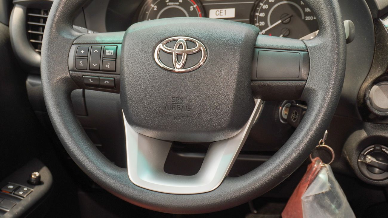 تويوتا هيلوكس DLX 2.4L DIESEL