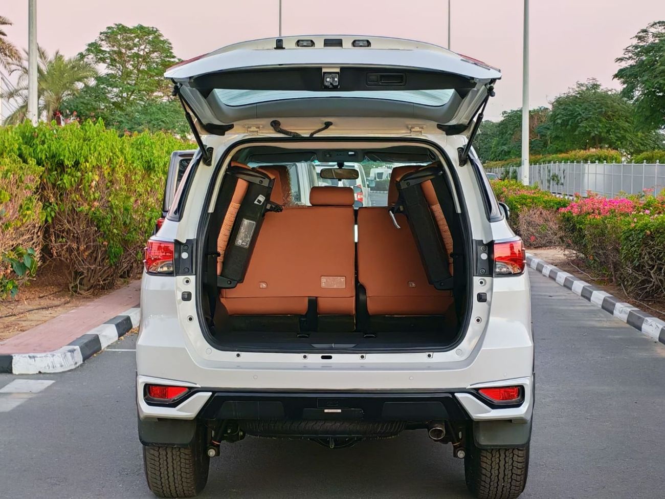 Toyota Fortuner 2025 Toyota Fortuner SR5 7-Seater 2.7L 4-Cyl Petrol A/T 4x4 Only For Export