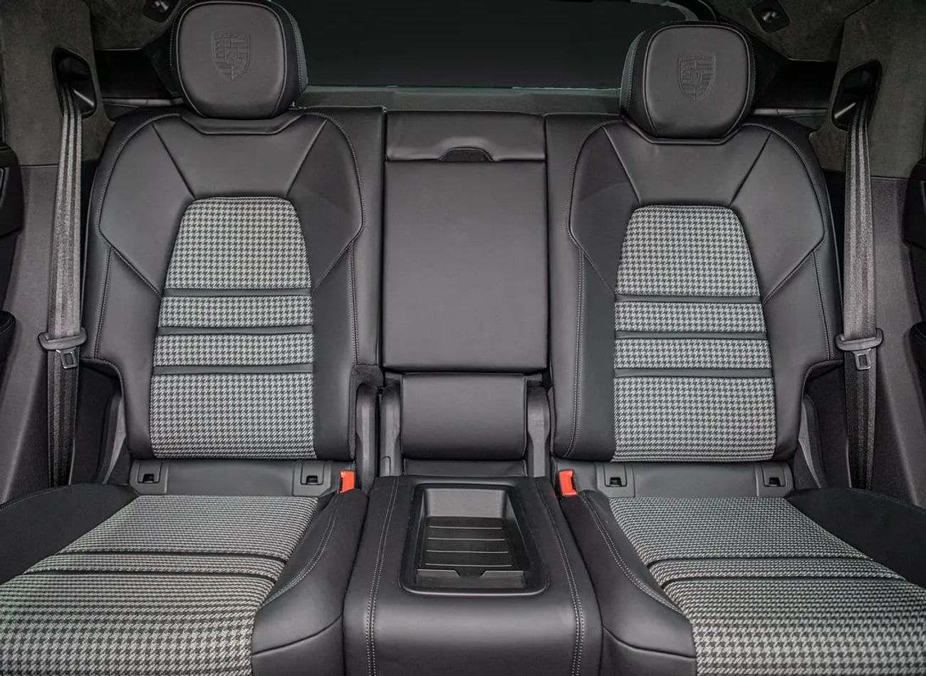 Porsche Cayenne Base Coupe