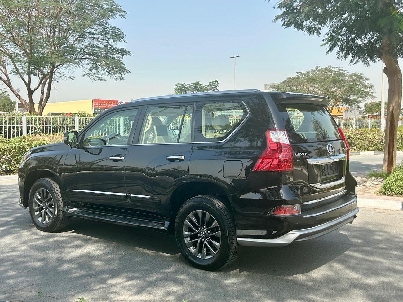 Lexus GX460 Platinum 4.6L FULL OPTION 2017 GCC LOW MILEAGE SINGLE OWNER WITH FSH IN MINT CONDITION