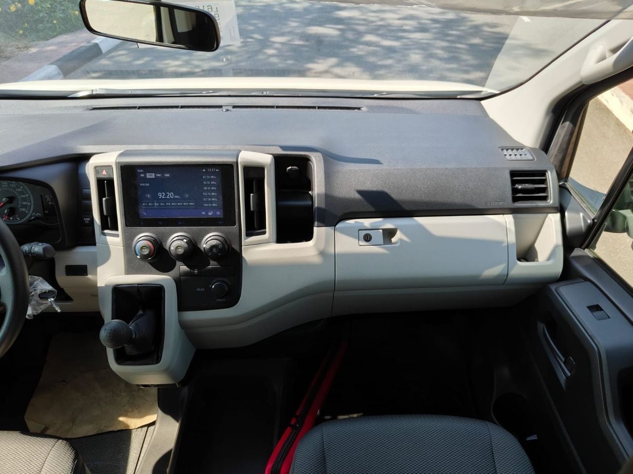 تويوتا هاياس 2026 Toyota Hiace DX 13-Seater 3.5L V6 Petrol M/T (3-Point Seatbelts) For Local