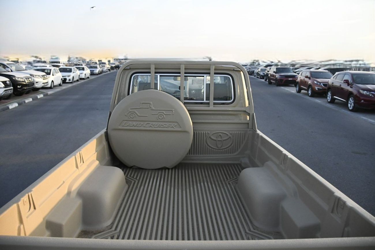 Toyota Land Cruiser Pick Up 4.5L V8 Diesel with difflock  (Ready Stock )