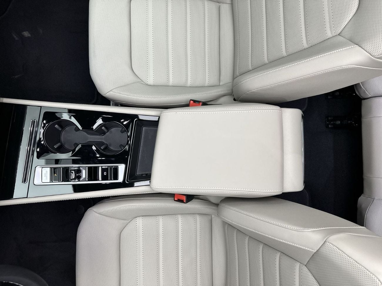 Volkswagen Teramont COMFORTLINE (Facelift 2) | 34,100 AED SAVINGS from New Car | New 12" Screen & LED Light Bar