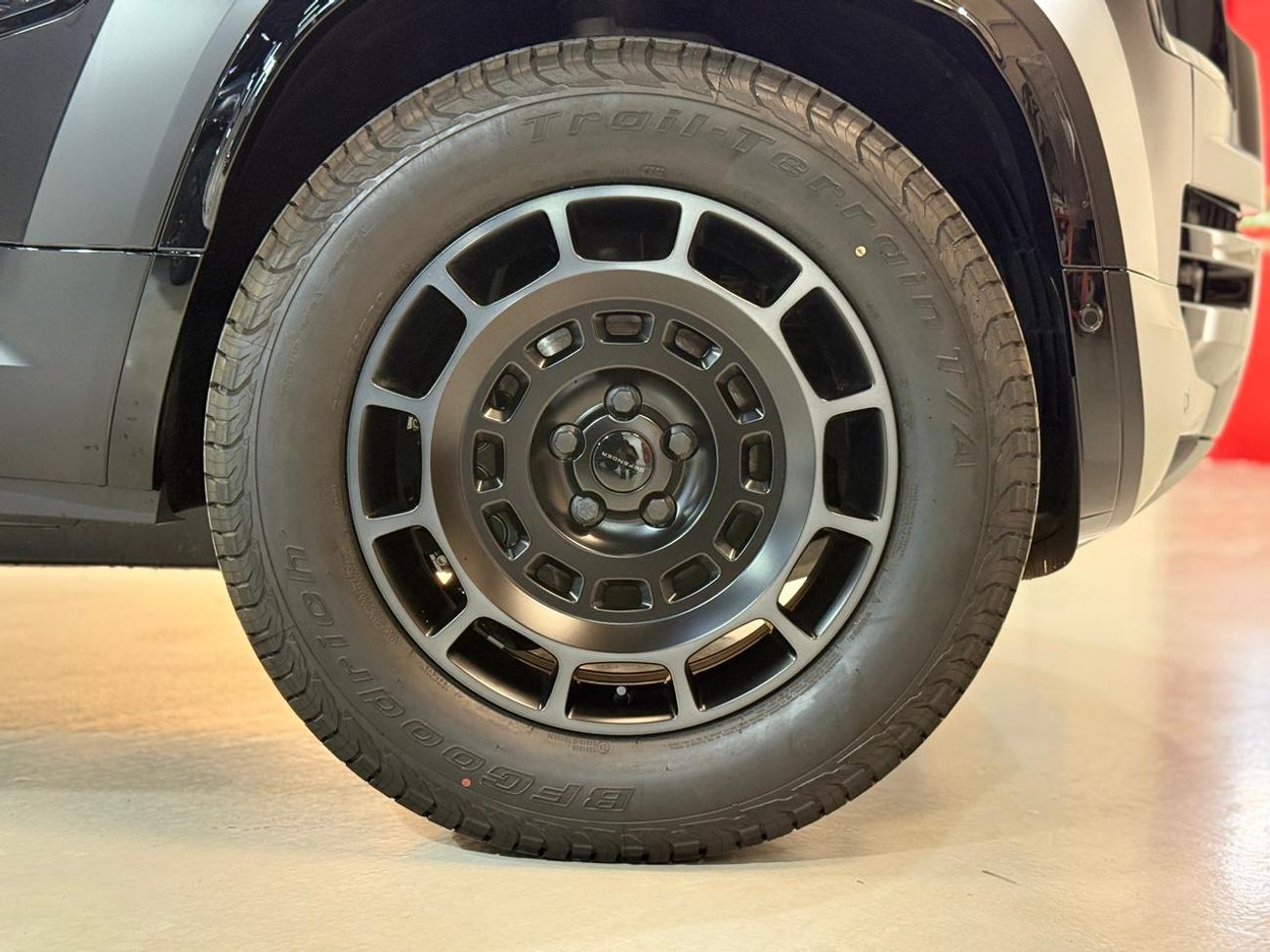 لاند روفر ديفندر 110 P635 OCTA V8 2026