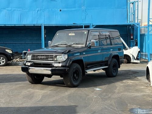 تويوتا لاند كروزر 70 4WD- 7 Seater