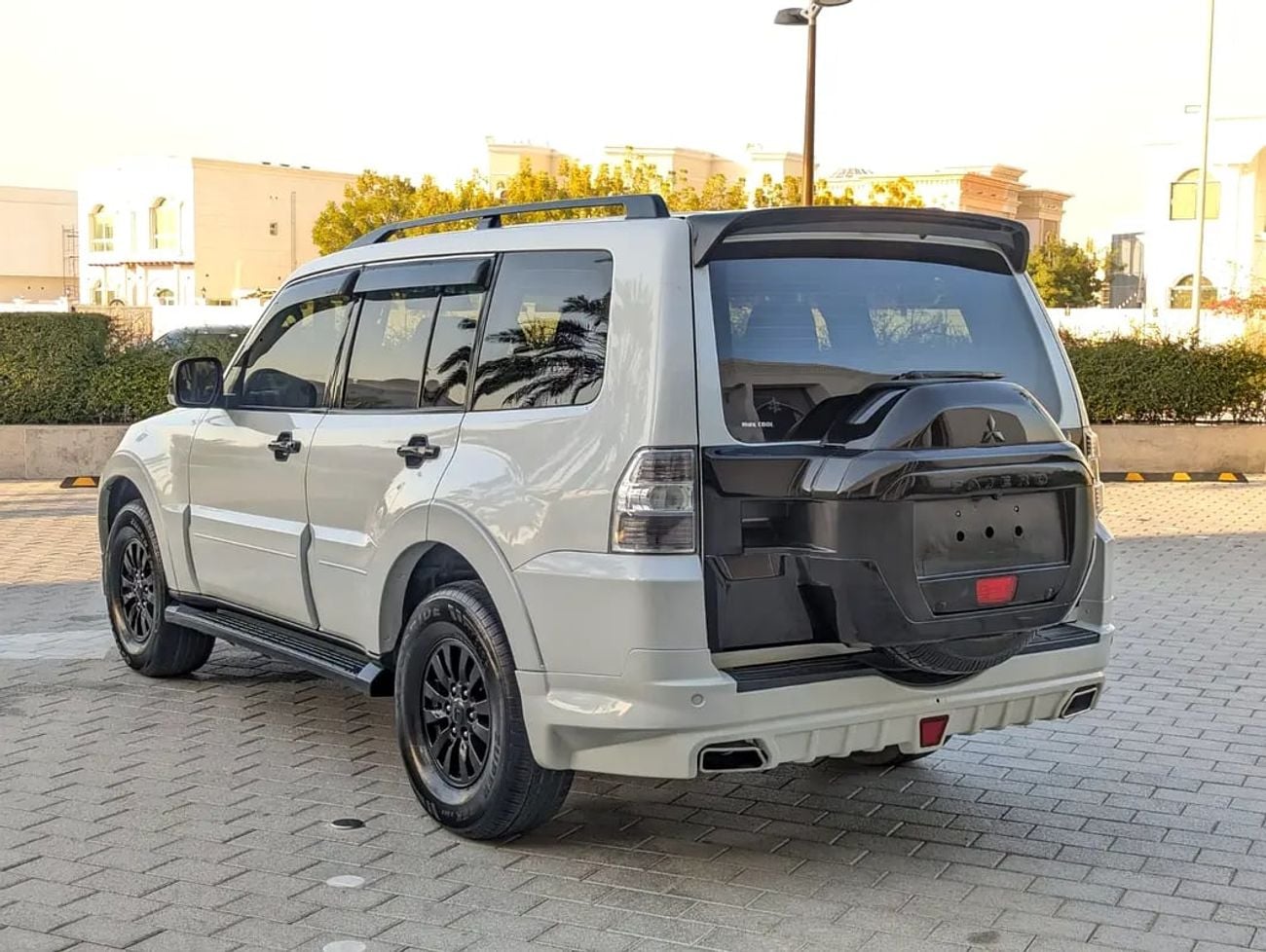 ميتسوبيشي باجيرو GCC GLS MID OPTION IN EXCELLENT CONDITION