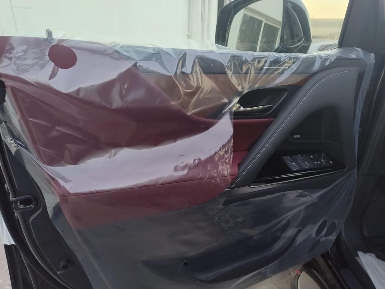 لكزس LX 700h SIGNATURE