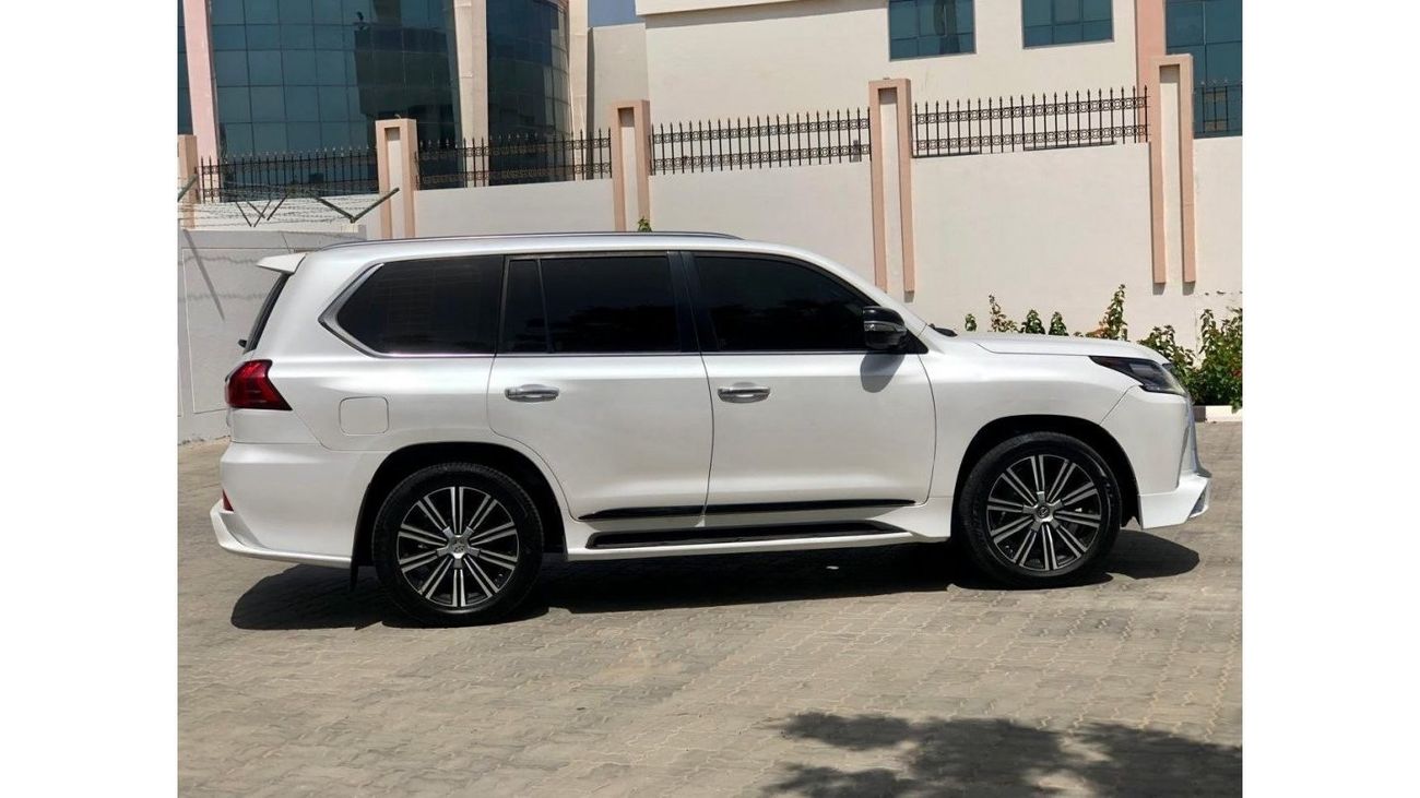 Lexus LX 570 Signature Black Edition LX570 SIGNAITUR 2018 (صبغ وكاله بدون حوادث) ,Free accident ،٪؜ Original pain