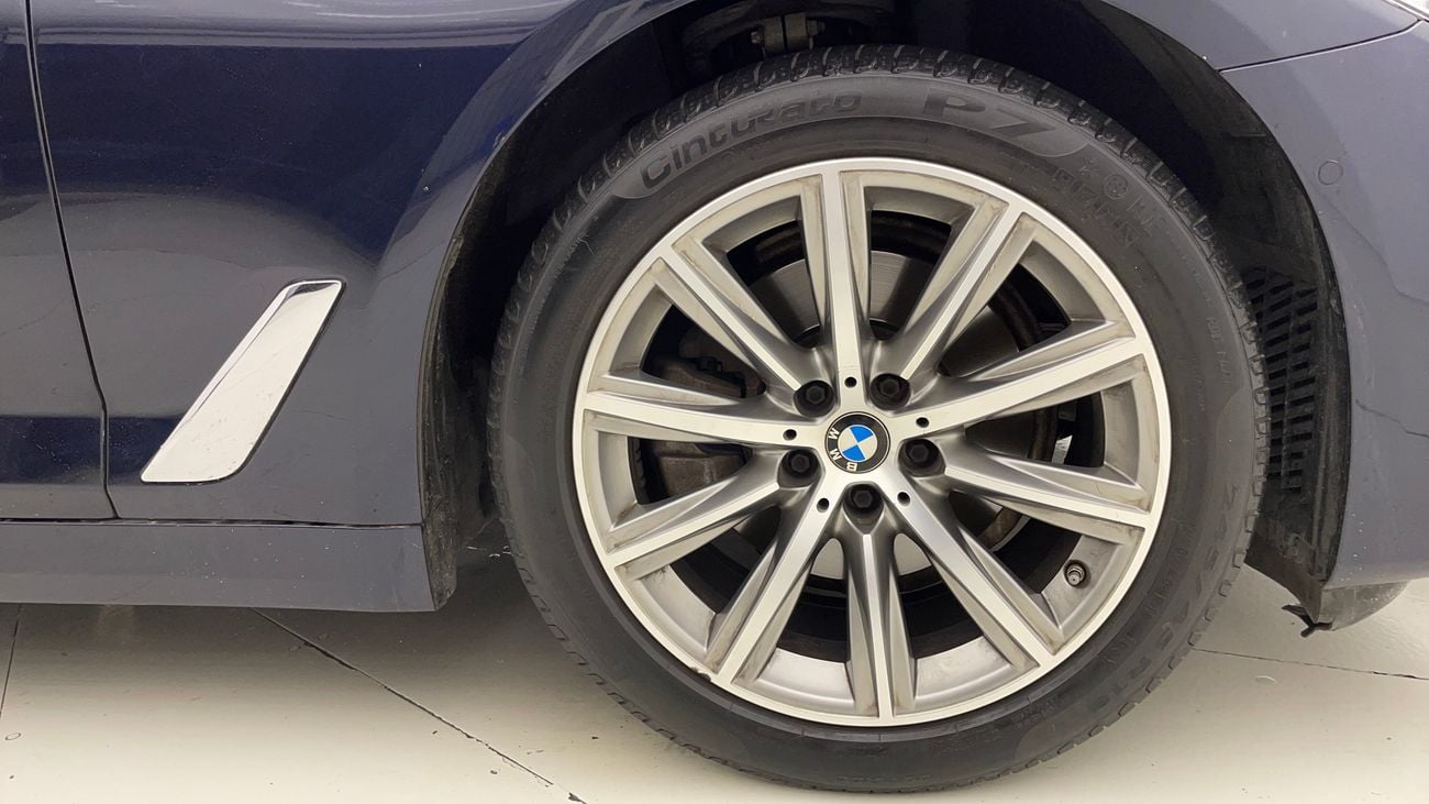 BMW 520i EXCLUSIVE 2 | Zero Down Payment | Home Test Drive