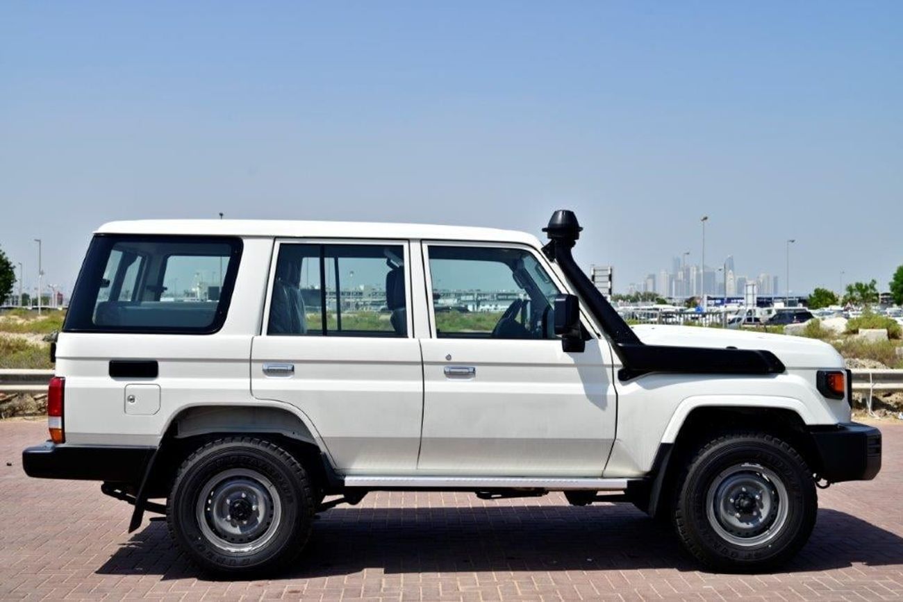 تويوتا لاند كروزر 70 2024 TOYOTA LAND CRUISER 76 HARDTOP V6 4.2L DIESEL 4WD 5-SEATER MT