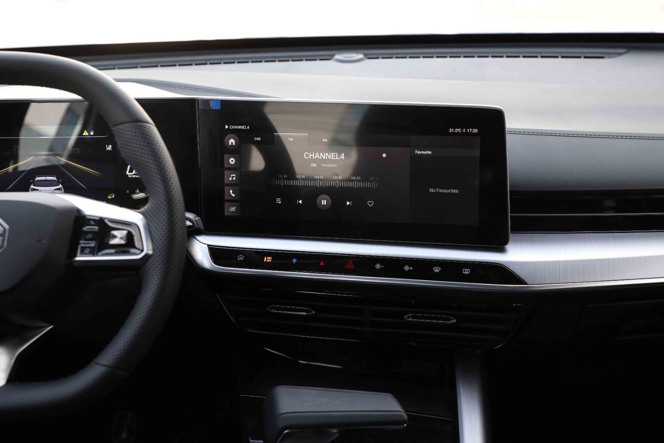 أم جي 1 2024 MG1 1.5 CVT LUXURY - رمادي أسود مزدوج طن من الداخل Black teche | تصدير فقط