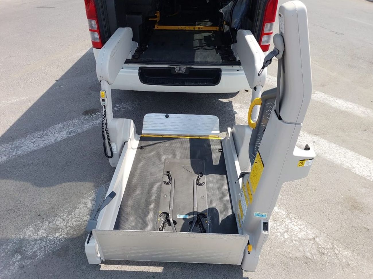 Toyota Hiace TOYOTA HIACE COMMUTER VAN 2013 RHD 3.0 L DIESEL AUTOMATIC (PM63050)