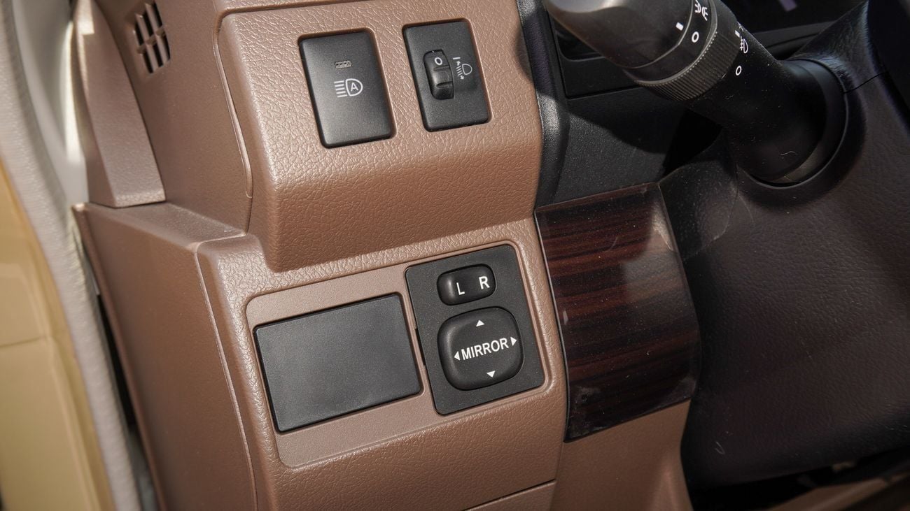 Toyota Land Cruiser 70 HT VXR LX 4.0L V6 A/T