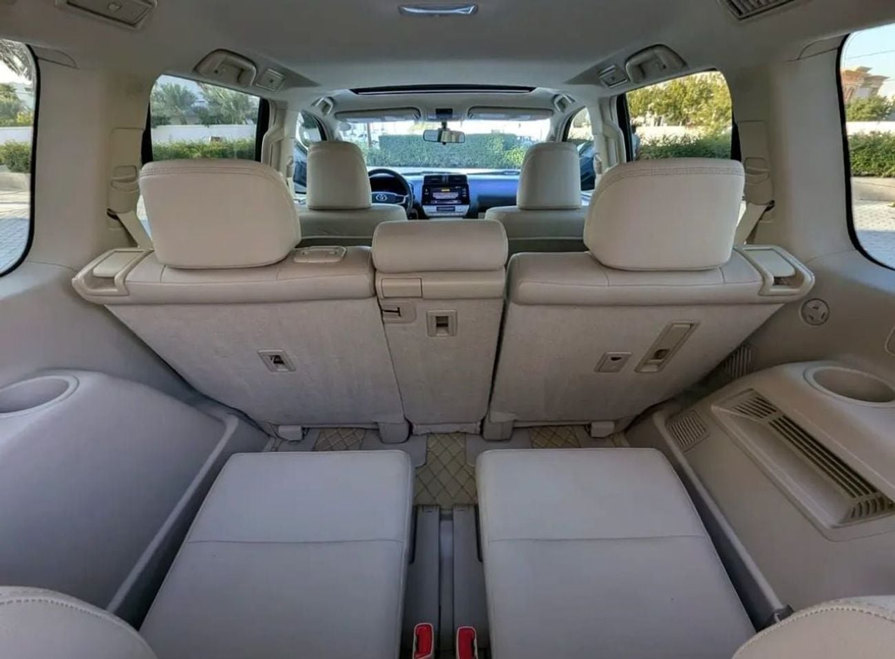 تويوتا برادو Toyota prado 2018Model VXR 4.0L v6 petrol Engine Colour White Transmission Automatic Interior.Begie