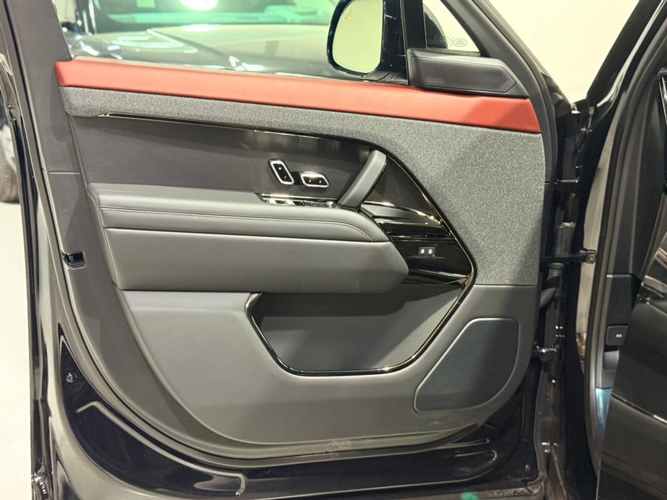 Land Rover Range Rover Sport P400 HSE 2025